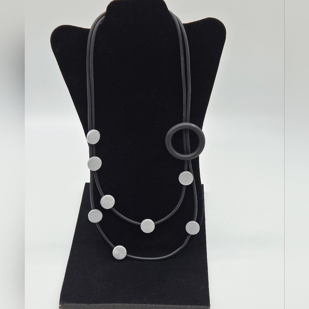 ⭐Design Silver Wood Circle and Rubber Necklace